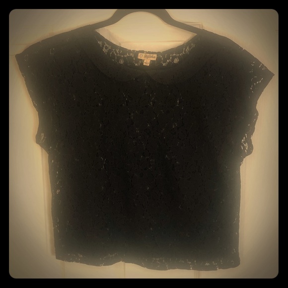 Black Lace Peter Pan collar cropped shirt - Picture 2 of 5